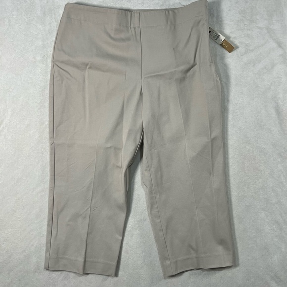 NWT Talbots Slimming Heritage 14P Tan Ling Shorts Capris - Picture 1 of 11